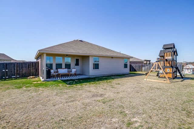 800 Amberwood Court, Fort Worth, TX 76052