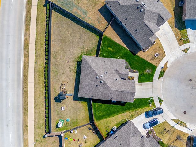 800 Amberwood Court, Fort Worth, TX 76052