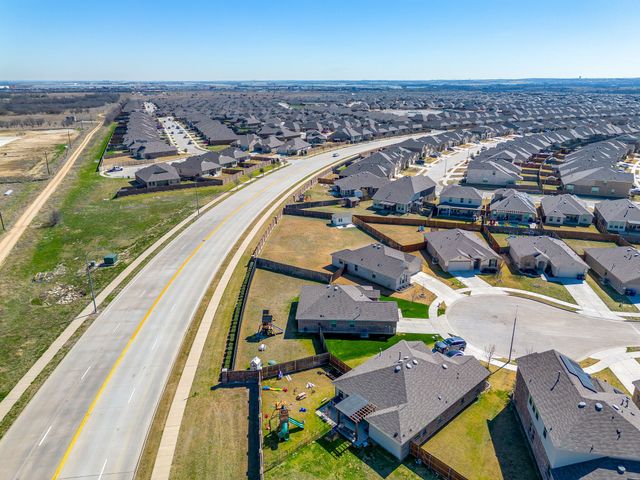 800 Amberwood Court, Fort Worth, TX 76052