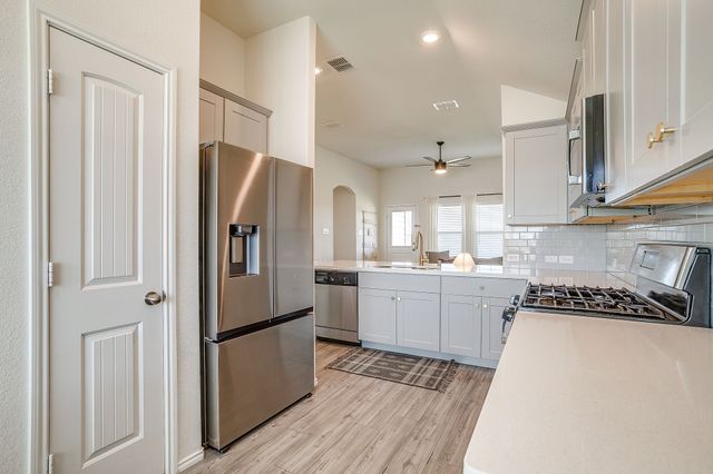 800 Amberwood Court, Fort Worth, TX 76052