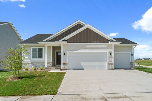 3269 Marigold Circle, Pella, IA 50219