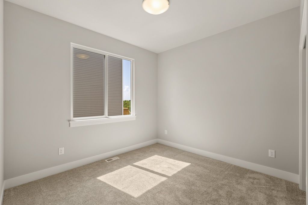 3269 Marigold Circle, Pella, IA 50219