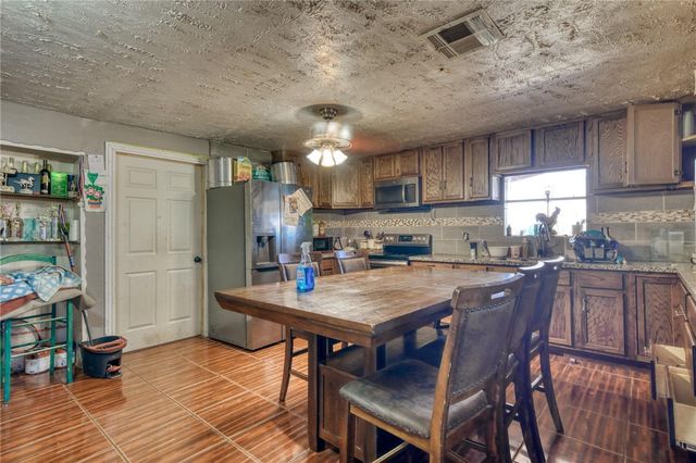 1727 Mustang Loop, Madisonville, TX 77864