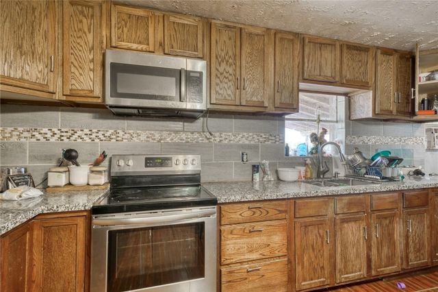 1727 Mustang Loop, Madisonville, TX 77864