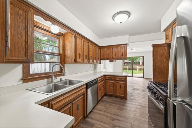 525 79th Avenue NE, Spring Lake Park, MN 55432