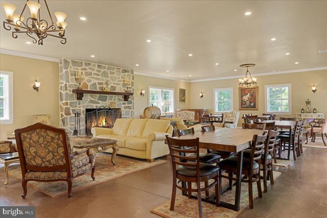 450 GREEN SPRING RD, Winchester, VA 22603