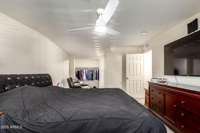 8201 W WHITTON Avenue, Phoenix, AZ 85033