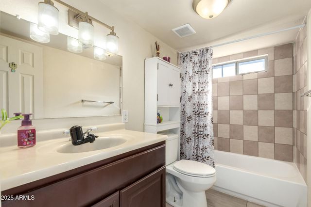 8201 W WHITTON Avenue, Phoenix, AZ 85033