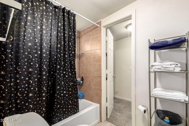 8201 W WHITTON Avenue, Phoenix, AZ 85033