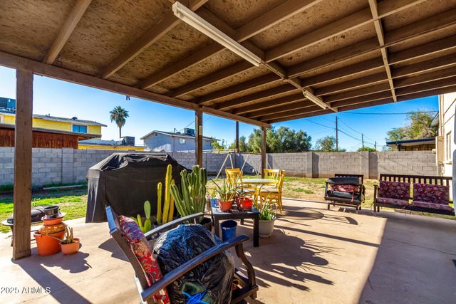8201 W WHITTON Avenue, Phoenix, AZ 85033