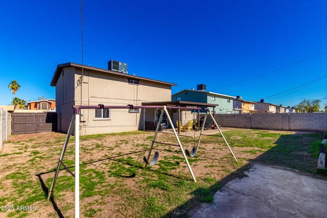 8201 W WHITTON Avenue, Phoenix, AZ 85033