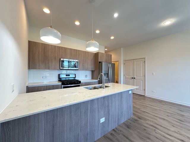 4111 N NARRAGANSETT Avenue 304, Chicago, IL 60634