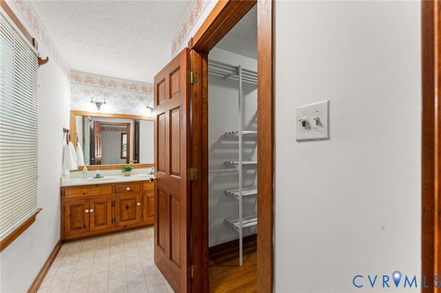 8307 Briarthorn Ct, Mechanicsville, VA 23116