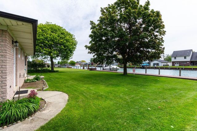 7233 Flamingo Street, Algonac, MI 48001