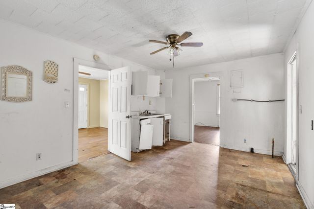 215 Truman Street, Laurens, SC 29360