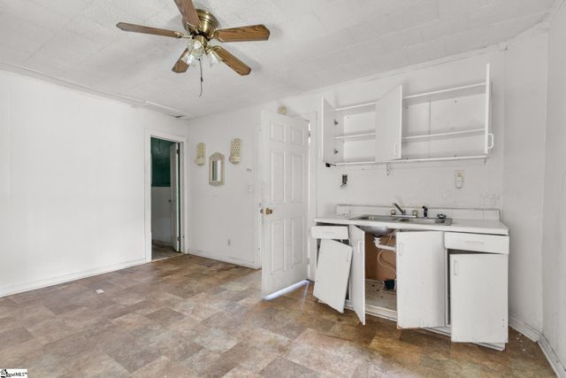 215 Truman Street, Laurens, SC 29360