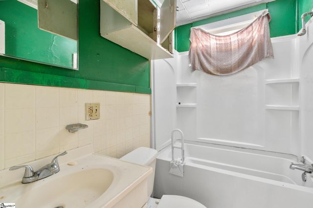 215 Truman Street, Laurens, SC 29360