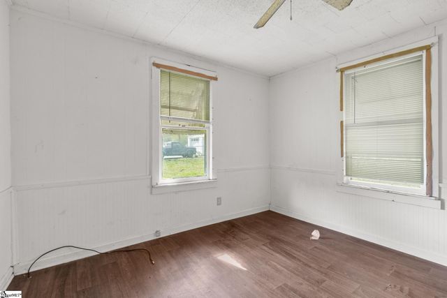 215 Truman Street, Laurens, SC 29360