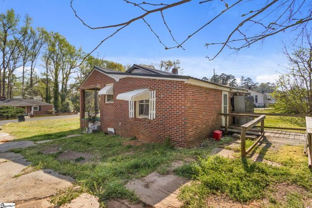 215 Truman Street, Laurens, SC 29360