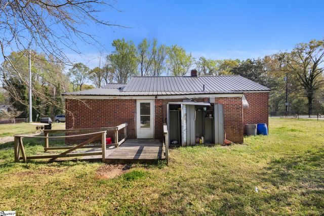 215 Truman Street, Laurens, SC 29360