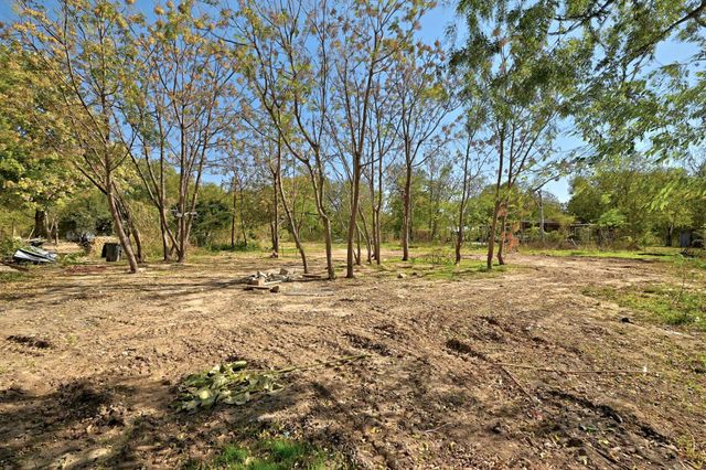 2004 Whirlaway DR, Del Valle, TX 78617