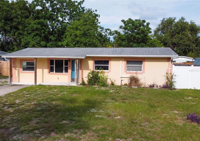 880 EMERALD DR, Mount Dora, FL 32757