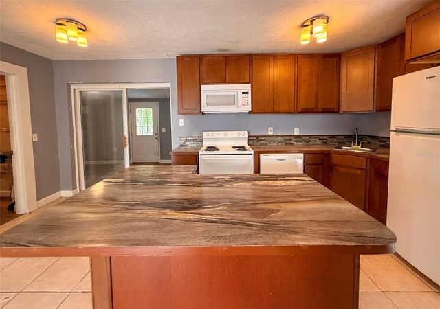 880 EMERALD DR, Mount Dora, FL 32757