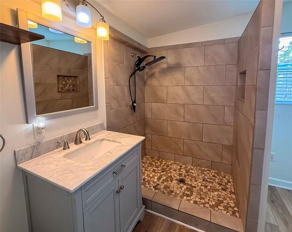 880 EMERALD DR, Mount Dora, FL 32757