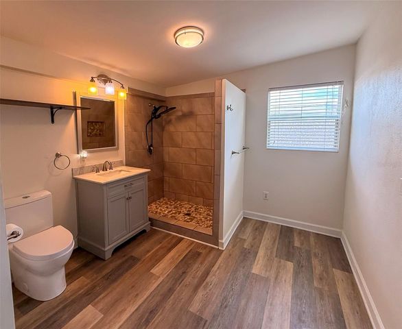 880 EMERALD DR, Mount Dora, FL 32757
