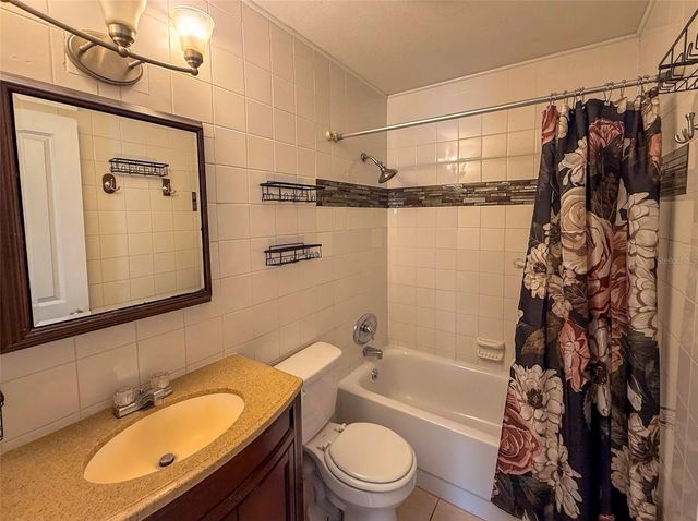 880 EMERALD DR, Mount Dora, FL 32757