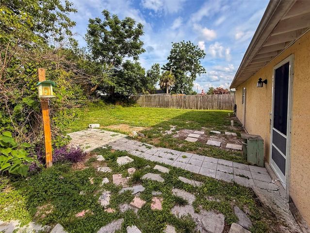 880 EMERALD DR, Mount Dora, FL 32757