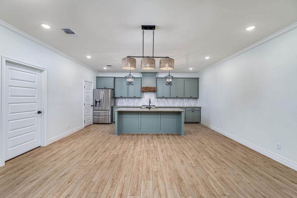 Image 11 of property listing at 3616 Grandview Drive, San Angelo, TX 76904