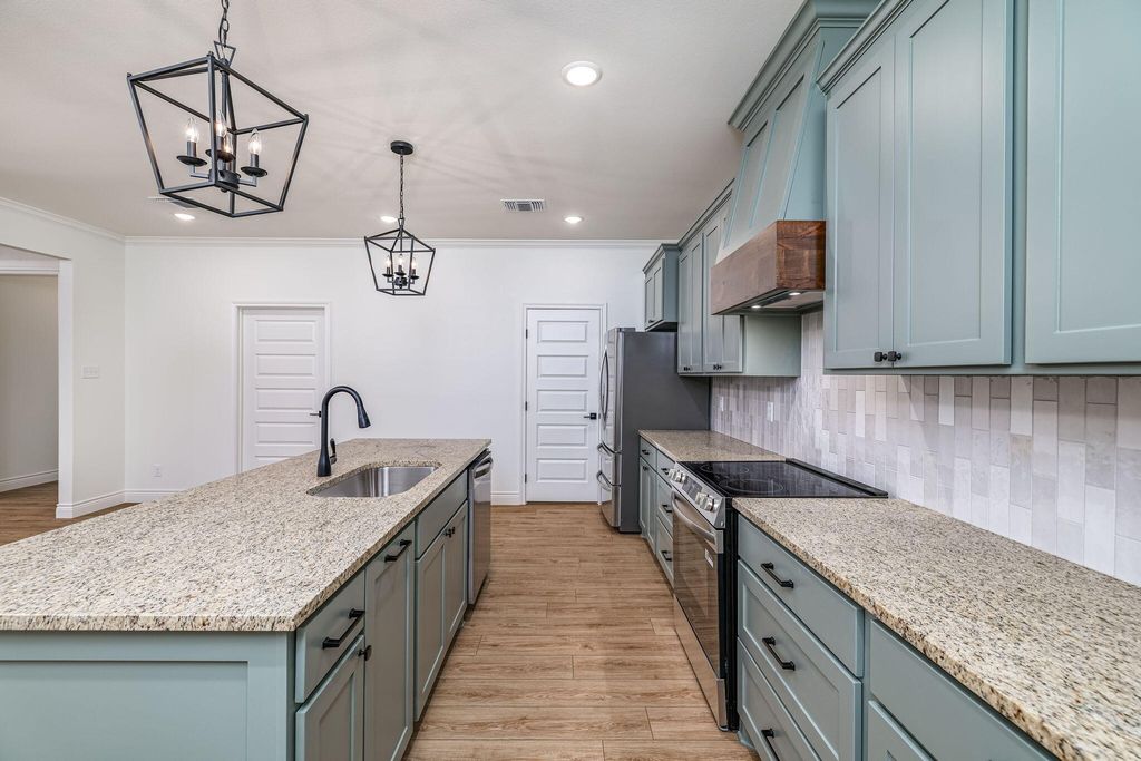 Image 12 of property listing at 3616 Grandview Drive, San Angelo, TX 76904
