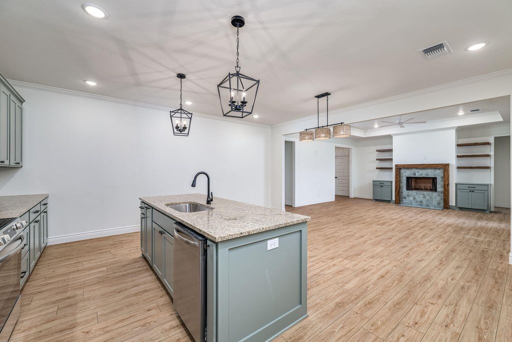 Image 13 of property listing at 3616 Grandview Drive, San Angelo, TX 76904