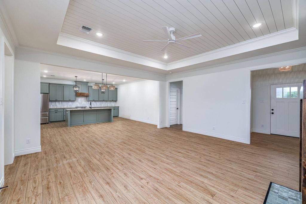 Image 9 of property listing at 3616 Grandview Drive, San Angelo, TX 76904