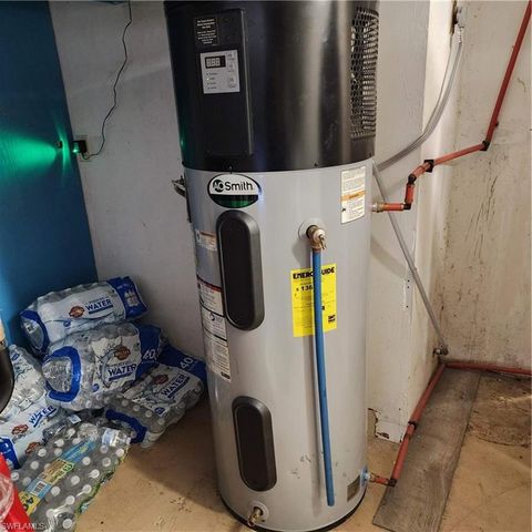 1922 NE 20th CT, Cape Coral, FL 33909