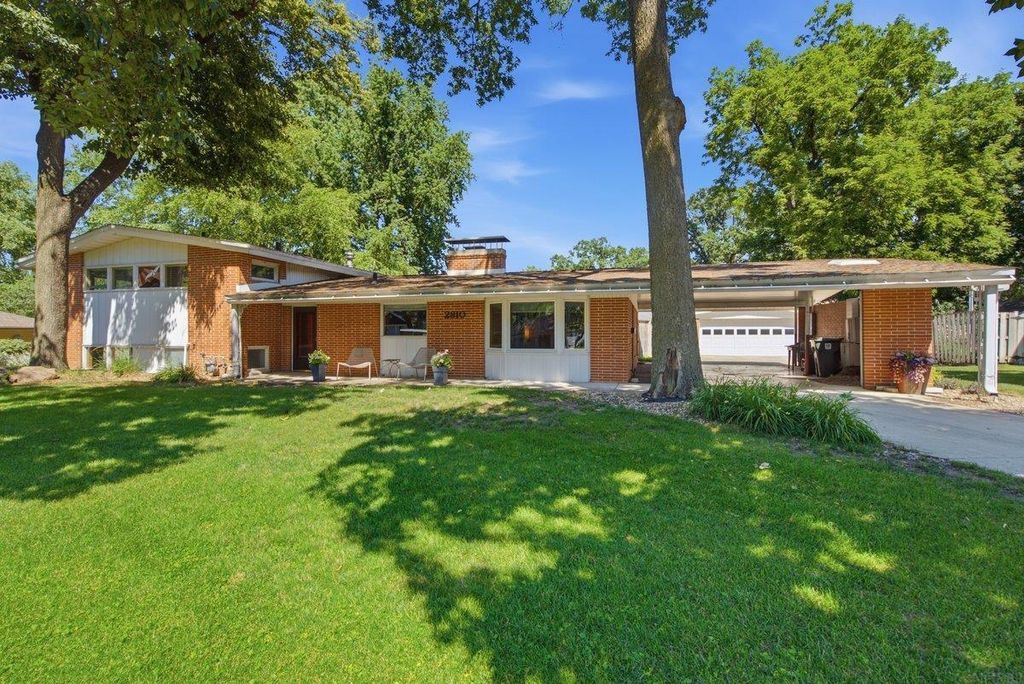 2810 Neola Street, Cedar Falls, IA 50613