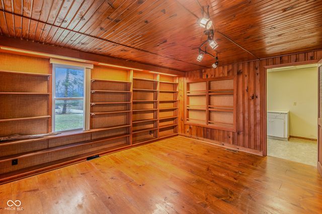 996 Old State Road 46, Nashville, IN 47448