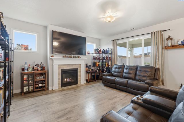 2572 Clark Ridge Dr, Richland, WA 99352