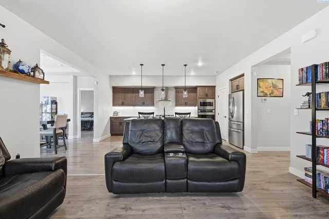 2572 Clark Ridge Dr, Richland, WA 99352