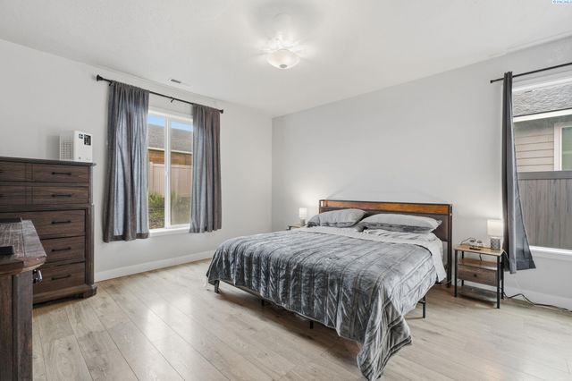 2572 Clark Ridge Dr, Richland, WA 99352