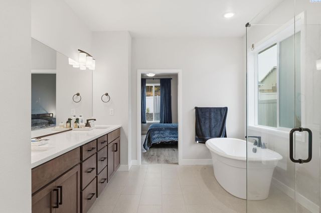 2572 Clark Ridge Dr, Richland, WA 99352