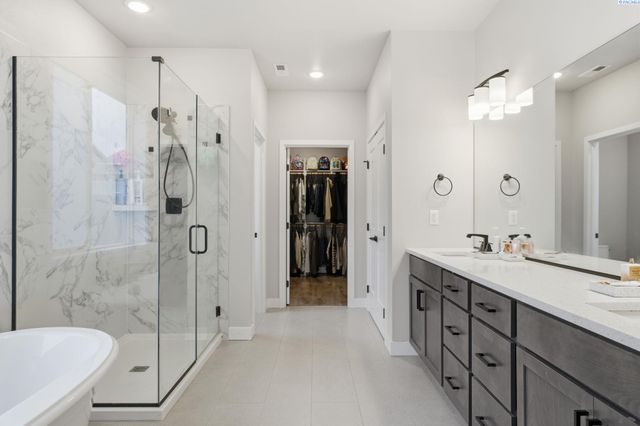 2572 Clark Ridge Dr, Richland, WA 99352