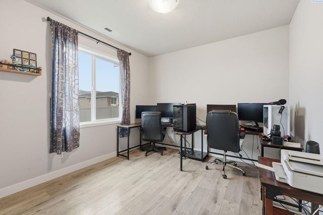 2572 Clark Ridge Dr, Richland, WA 99352