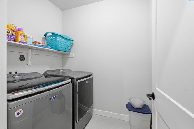 2572 Clark Ridge Dr, Richland, WA 99352