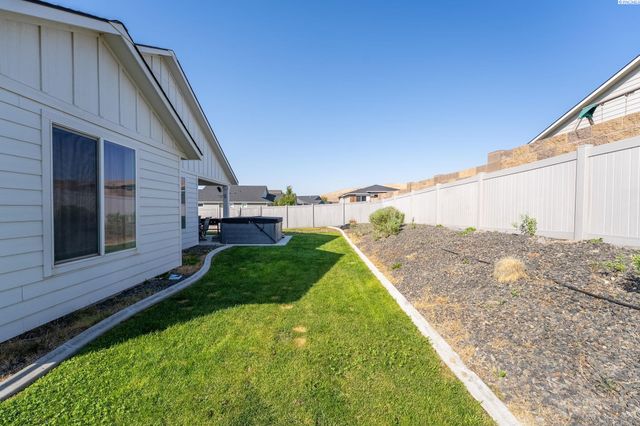 2572 Clark Ridge Dr, Richland, WA 99352
