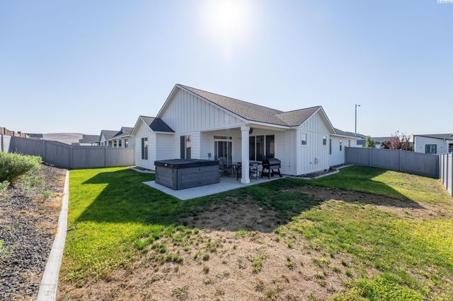 2572 Clark Ridge Dr, Richland, WA 99352