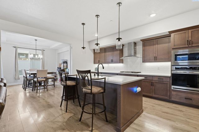 2572 Clark Ridge Dr, Richland, WA 99352