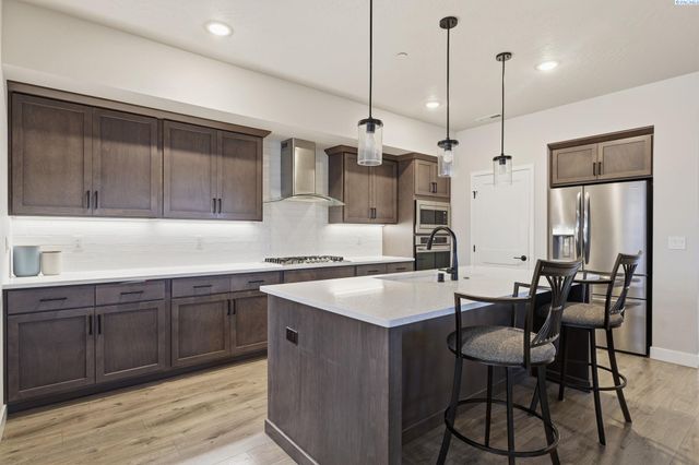 2572 Clark Ridge Dr, Richland, WA 99352