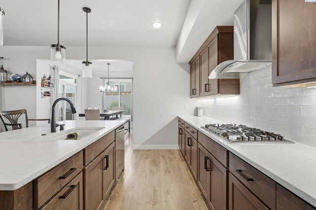 2572 Clark Ridge Dr, Richland, WA 99352